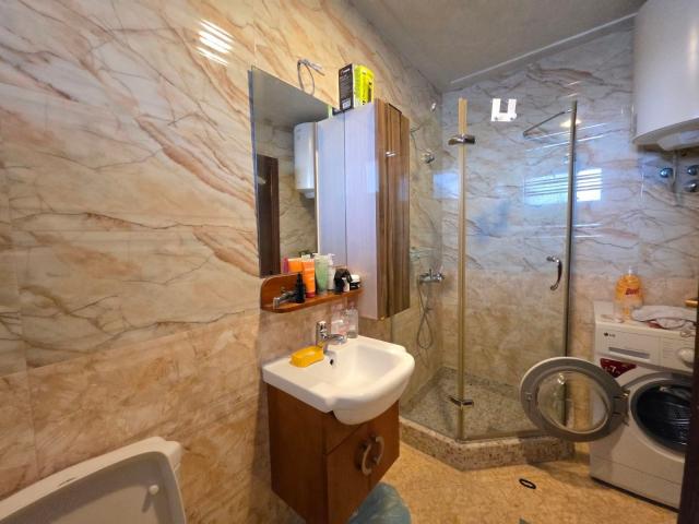 Prodaja luksuznog dvosobnog apartmana 80 m² sa panoramskim pogledom na more i garaznim mestom – Budv