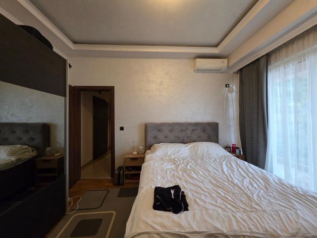 Prodaja luksuznog dvosobnog apartmana 80 m² sa panoramskim pogledom na more i garaznim mestom – Budv
