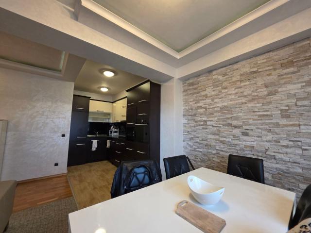 Prodaja luksuznog dvosobnog apartmana 80 m² sa panoramskim pogledom na more i garaznim mestom – Budv