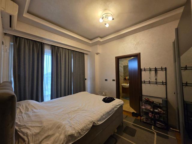 Prodaja luksuznog dvosobnog apartmana 80 m² sa panoramskim pogledom na more i garaznim mestom – Budv