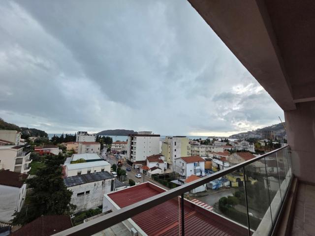 Prodaja luksuznog dvosobnog apartmana 80 m² sa panoramskim pogledom na more i garaznim mestom – Budv