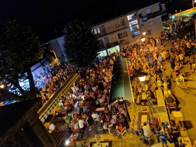 Prodaja poslovnog prostora 100 m² sa dvorištem – Centar Risna