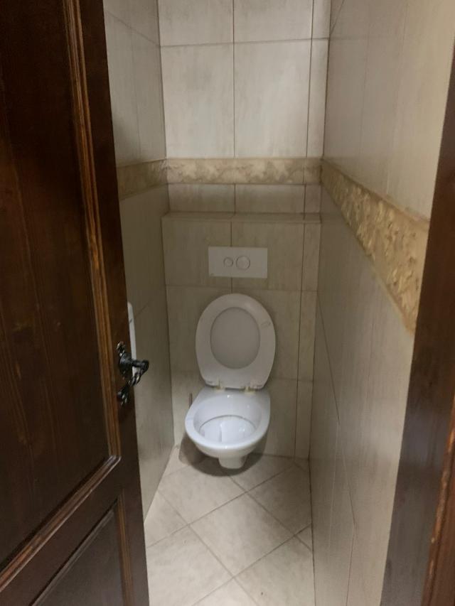 Prodaja poslovnog prostora 100 m² sa dvorištem – Centar Risna