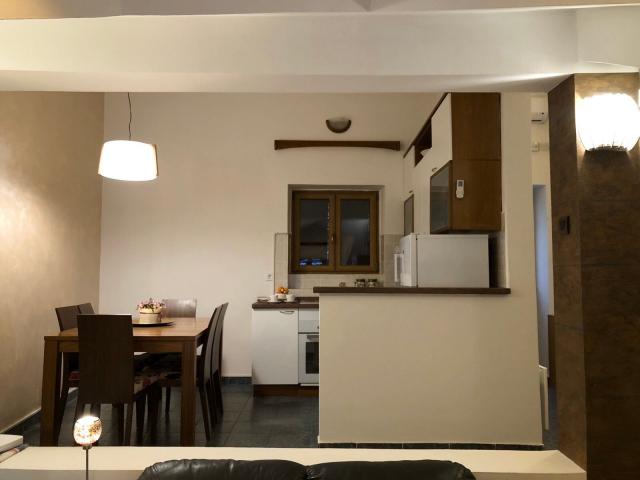 Prodaja dvosobnog stana 50 m² + vrt 30 m² – Stari Grad, Kotor