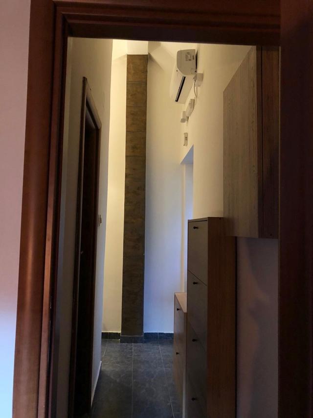 Prodaja dvosobnog stana 50 m² + vrt 30 m² – Stari Grad, Kotor