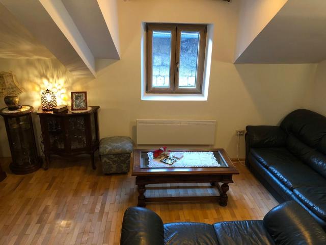 Prodaja dvosobnog stana 50 m² + vrt 30 m² – Stari Grad, Kotor
