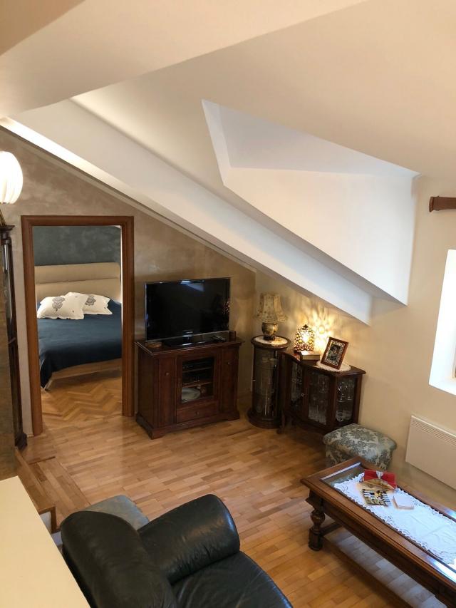 Prodaja dvosobnog stana 50 m² + vrt 30 m² – Stari Grad, Kotor