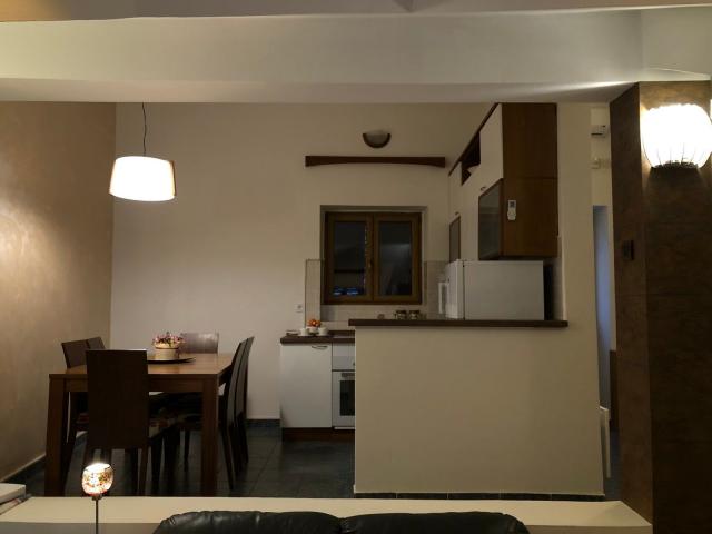 Prodaja dvosobnog stana 50 m² + vrt 30 m² – Stari Grad, Kotor