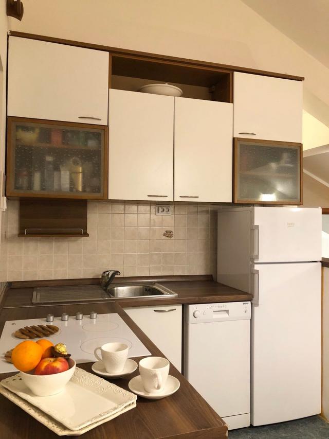 Prodaja dvosobnog stana 50 m² + vrt 30 m² – Stari Grad, Kotor