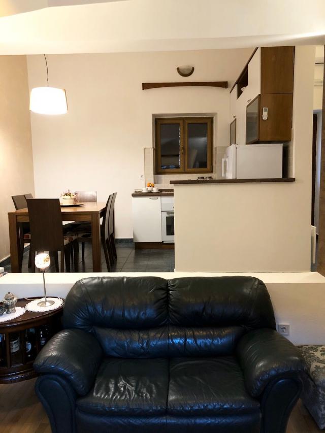 Prodaja dvosobnog stana 50 m² + vrt 30 m² – Stari Grad, Kotor