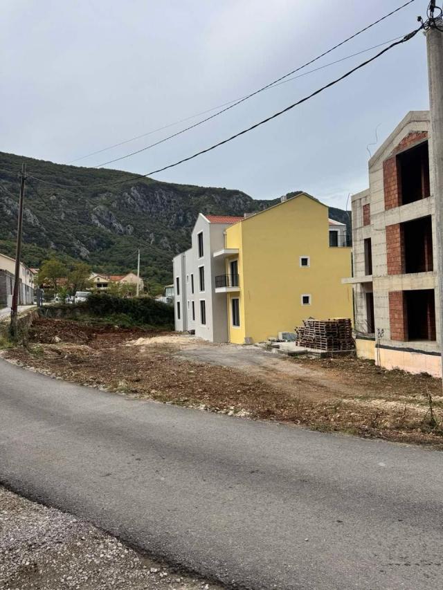 Prodaja trosobnog stana 96.25m2 sa parking mestom u novom kompleksu– Skaljari, Kotor