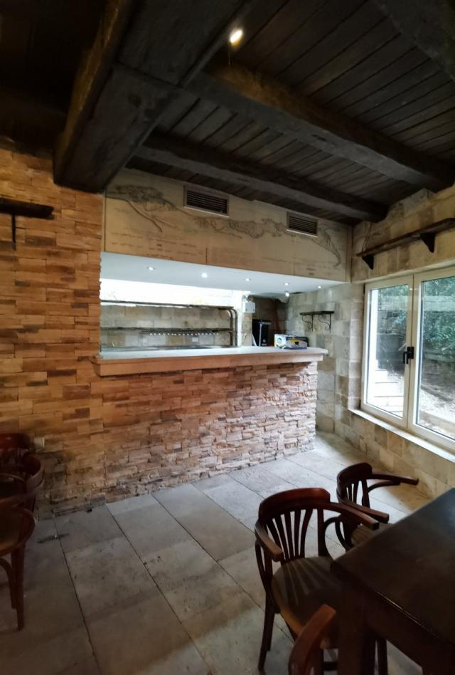 Prodaje se restoran na prvoj liniji do mora, Petrovac. 