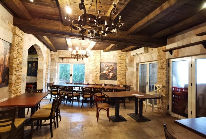 Prodaje se restoran na prvoj liniji do mora, Petrovac. 