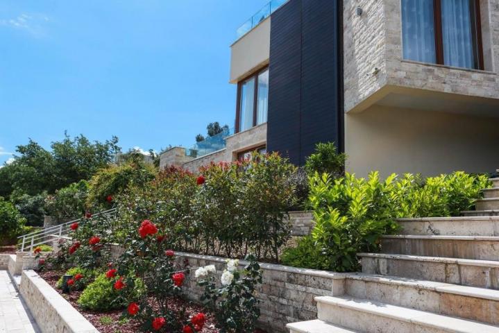 Luksuzna vila na obali  Krašića- Tivat