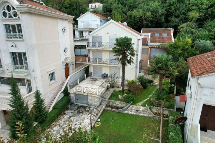 Vila na obali mora, Stoliv