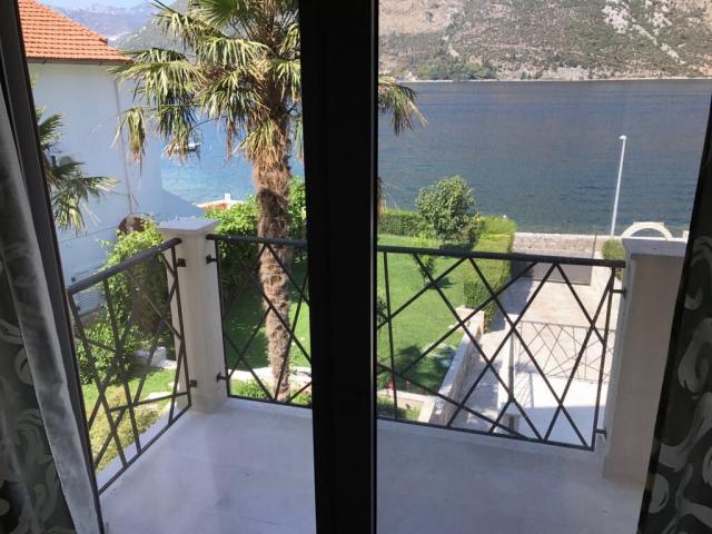 Vila na obali mora, Stoliv