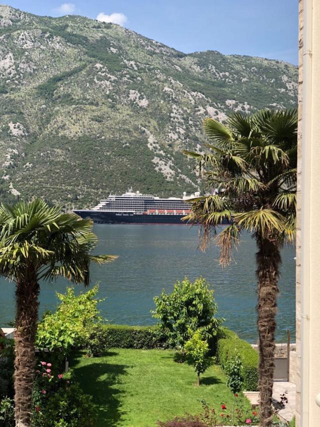 Vila na obali mora, Stoliv