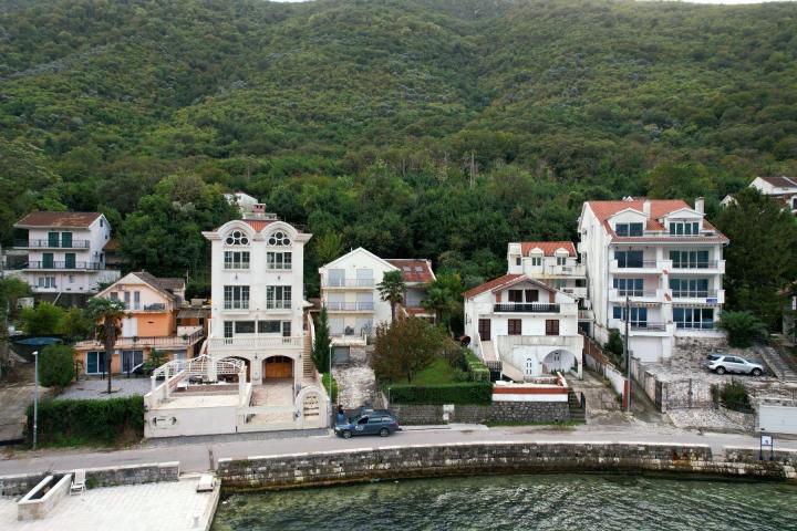 Vila na obali mora, Stoliv