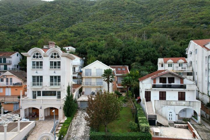 Vila na obali mora, Stoliv
