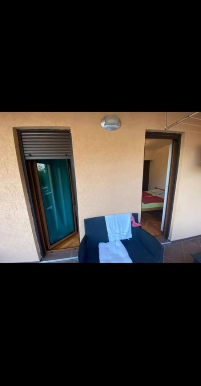 Prodaja trosobnog nameštenog stana 79m² u Budvi