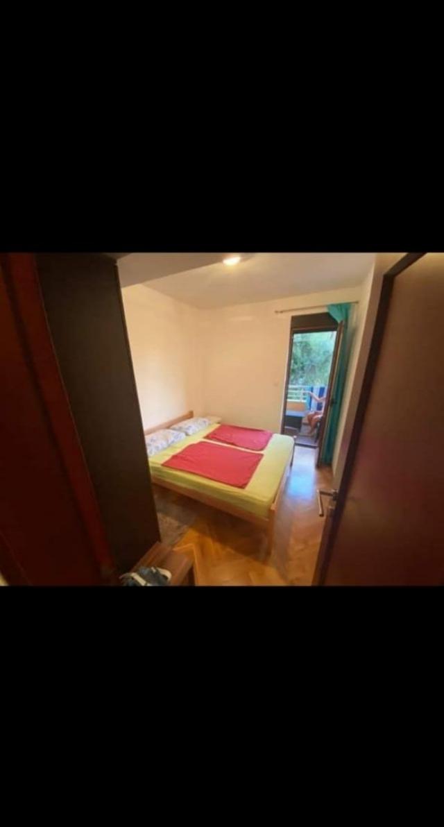 Prodaja trosobnog nameštenog stana 79m² u Budvi