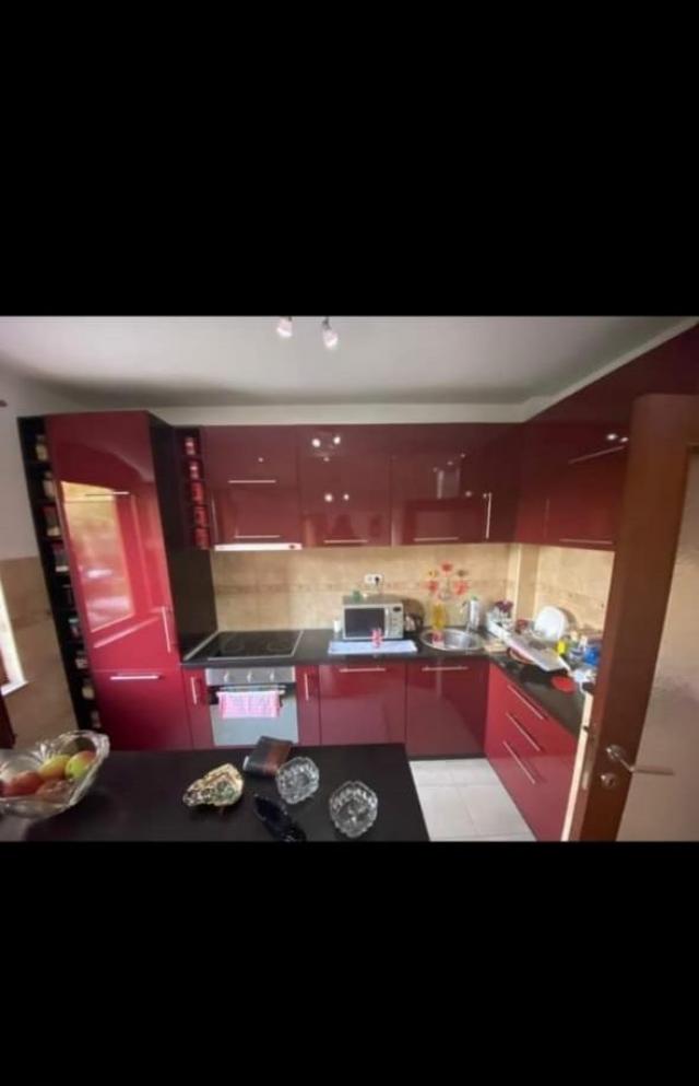 Prodaja trosobnog nameštenog stana 79m² u Budvi