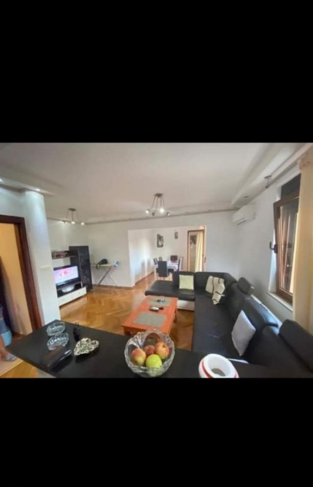 Prodaja trosobnog nameštenog stana 79m² u Budvi