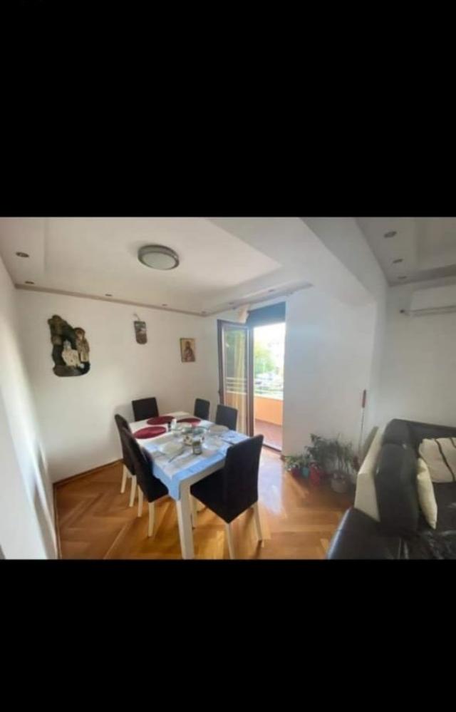 Prodaja trosobnog nameštenog stana 79m² u Budvi