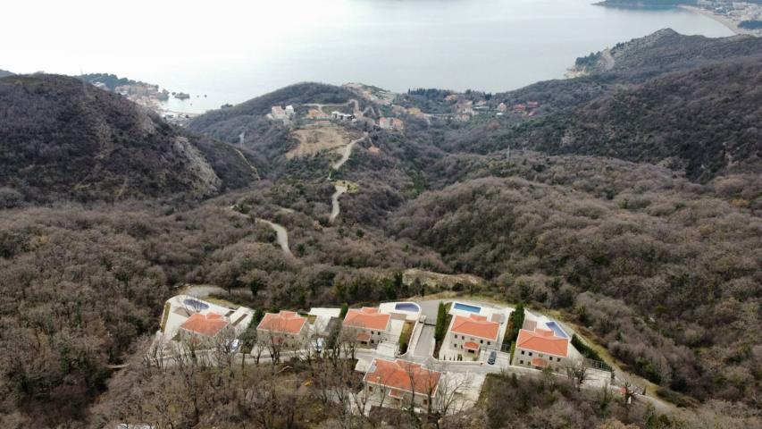 Urbanizovan plac sa prelepim pogledom na more u Kuljačama, opština Budva - 2170 m²