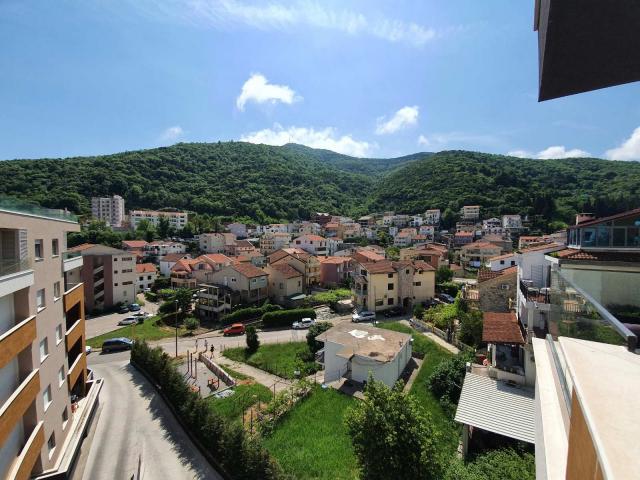 Prodaje se dvosoban luksuzno opremljen stan 67m2, The Old Bakery, Budva