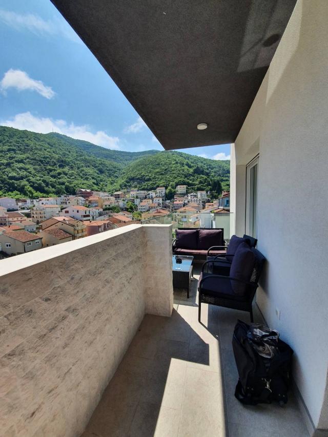 Prodaje se dvosoban luksuzno opremljen stan 67m2, The Old Bakery, Budva