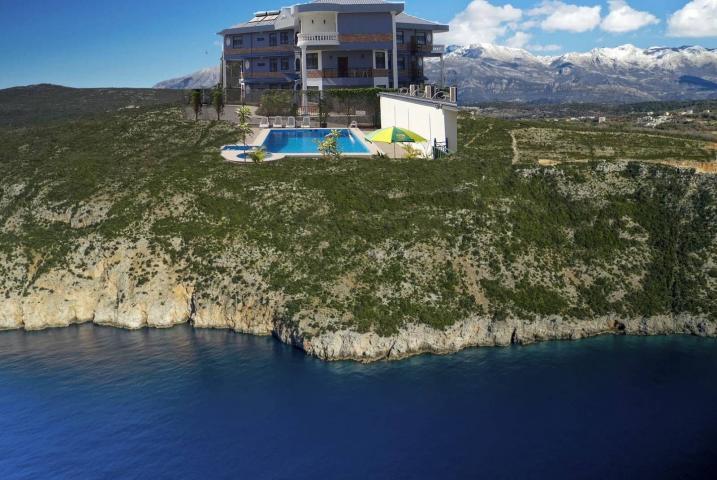 Jedinstven plac površine 5000m2 na samoj obali mora, Zagora, opština Kotor.  (Mogućnost plaćanja kri