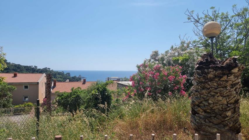 Kuca za renoviranje sa prelepim pogledom na more, Petrovac, Budva. 