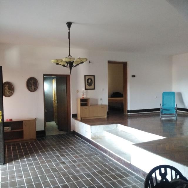 Kuca za renoviranje sa prelepim pogledom na more, Petrovac, Budva. 