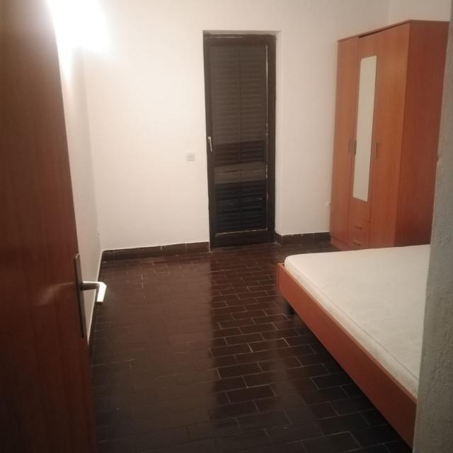 Kuca za renoviranje sa prelepim pogledom na more, Petrovac, Budva. 