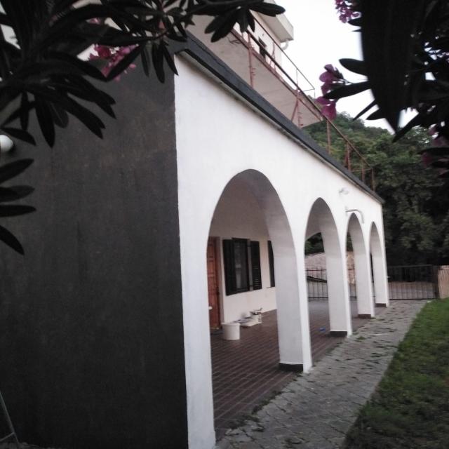 Kuca za renoviranje sa prelepim pogledom na more, Petrovac, Budva. 