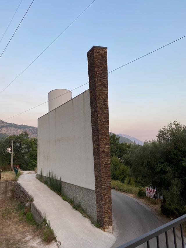 Nova kuća  sa prelepim panoramnskim pogledom na grad i more. Maine-Budva