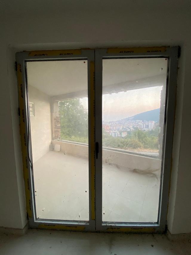 Nova kuća  sa prelepim panoramnskim pogledom na grad i more. Maine-Budva