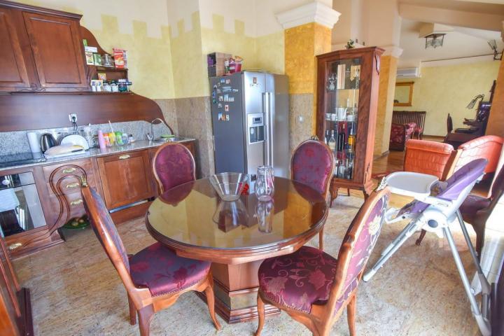 Trosoban penthouse 179m2 sa pogledom na more. (Mogućnost plaćanja u Rusiji, kriptovalutama i rubljam