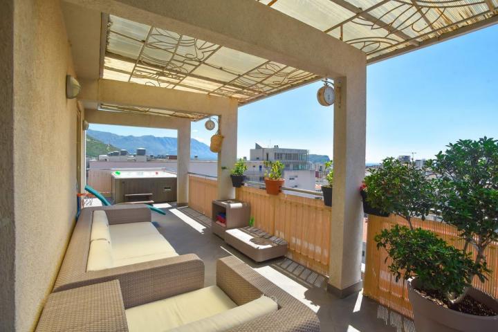Trosoban penthouse 179m2 sa pogledom na more. (Mogućnost plaćanja u Rusiji, kriptovalutama i rubljam