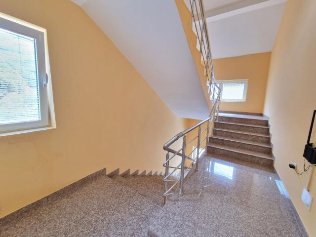 Kuća 500m2 sa pogledom na more, na 200m od mora, Buljarica. 
