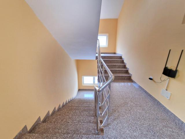 Kuća 500m2 sa pogledom na more, na 200m od mora, Buljarica. 