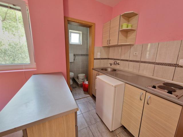 Kuća 500m2 sa pogledom na more, na 200m od mora, Buljarica. 