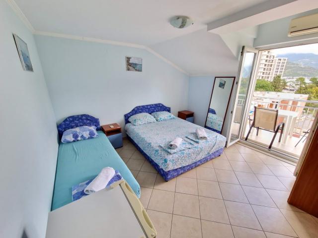 TROSPRATNA KUCA 460M2 SA POGLEDOM NA MORE, NA SAMO 300M OD MORA-BUDVA