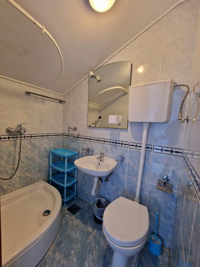 TROSPRATNA KUCA 460M2 SA POGLEDOM NA MORE, NA SAMO 300M OD MORA-BUDVA