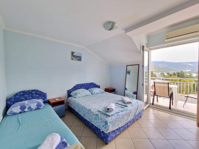 TROSPRATNA KUCA 460M2 SA POGLEDOM NA MORE, NA SAMO 300M OD MORA-BUDVA