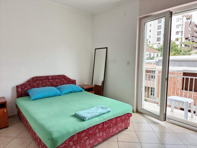 TROSPRATNA KUCA 460M2 SA POGLEDOM NA MORE, NA SAMO 300M OD MORA-BUDVA