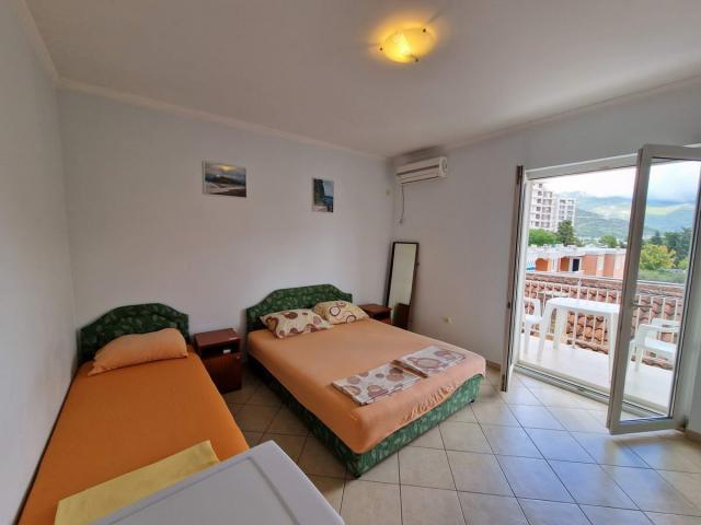 TROSPRATNA KUCA 460M2 SA POGLEDOM NA MORE, NA SAMO 300M OD MORA-BUDVA
