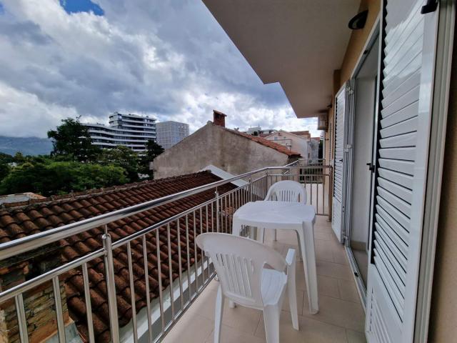 TROSPRATNA KUCA 460M2 SA POGLEDOM NA MORE, NA SAMO 300M OD MORA-BUDVA