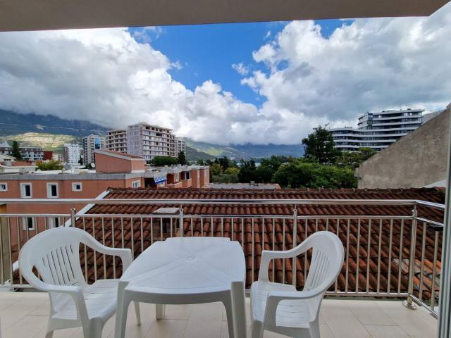 TROSPRATNA KUCA 460M2 SA POGLEDOM NA MORE, NA SAMO 300M OD MORA-BUDVA